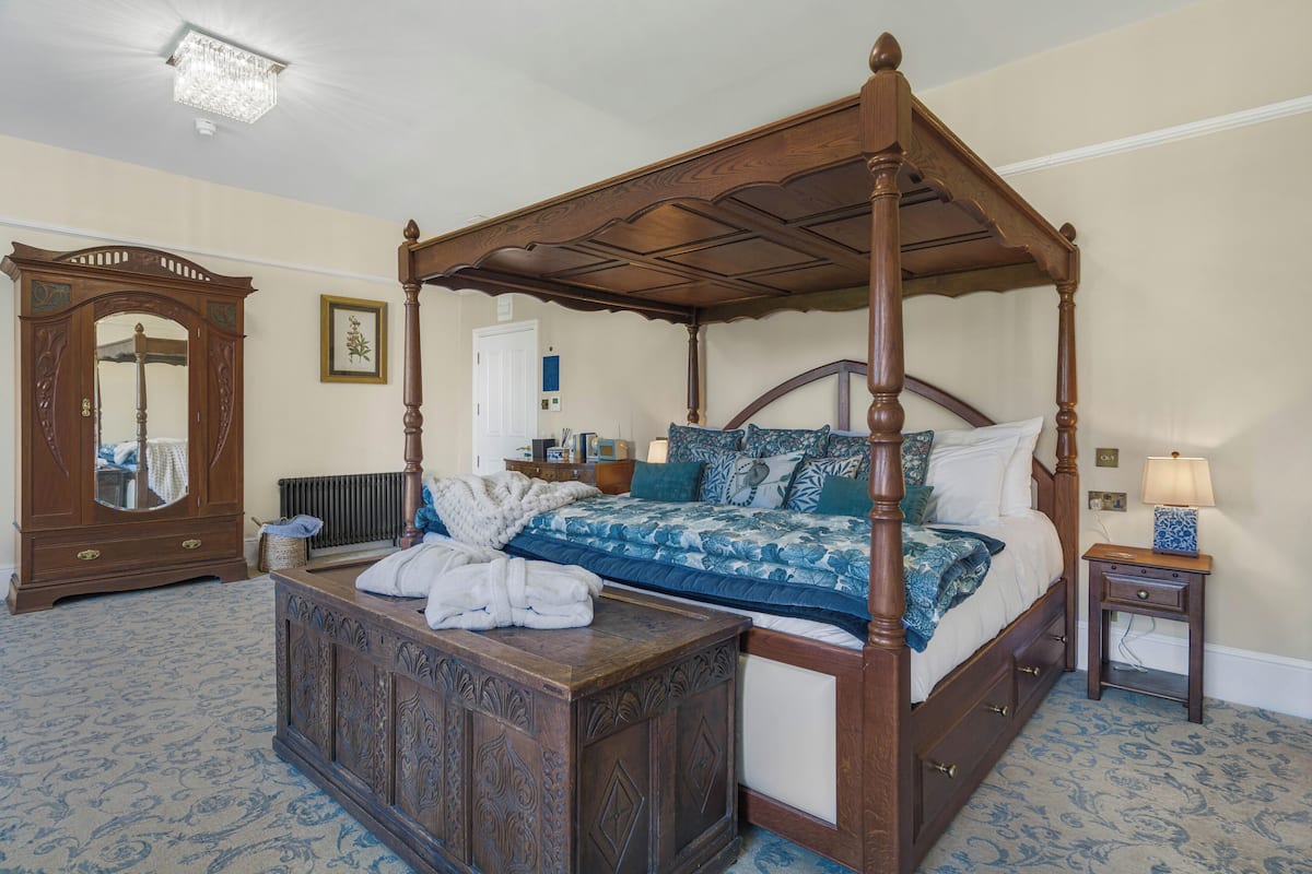 Habitación Deluxe | Ropa de cama de alta calidad, minibar, caja fuerte