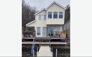 Exterior - Peaceful 3-bedroom waterfront house with AC on charming Sodus Bay (Sodus Point)