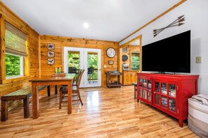Dining - RIVER CABIN AT LAKE LURE - RIVERFRONT OASIS - PRIVATE&GATED--BEACH/LAKES/RIVER (Lake Lure)