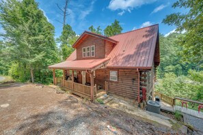 Exterior - RIVER CABIN AT LAKE LURE - RIVERFRONT OASIS - PRIVATE&GATED--BEACH/LAKES/RIVER (Lake Lure)