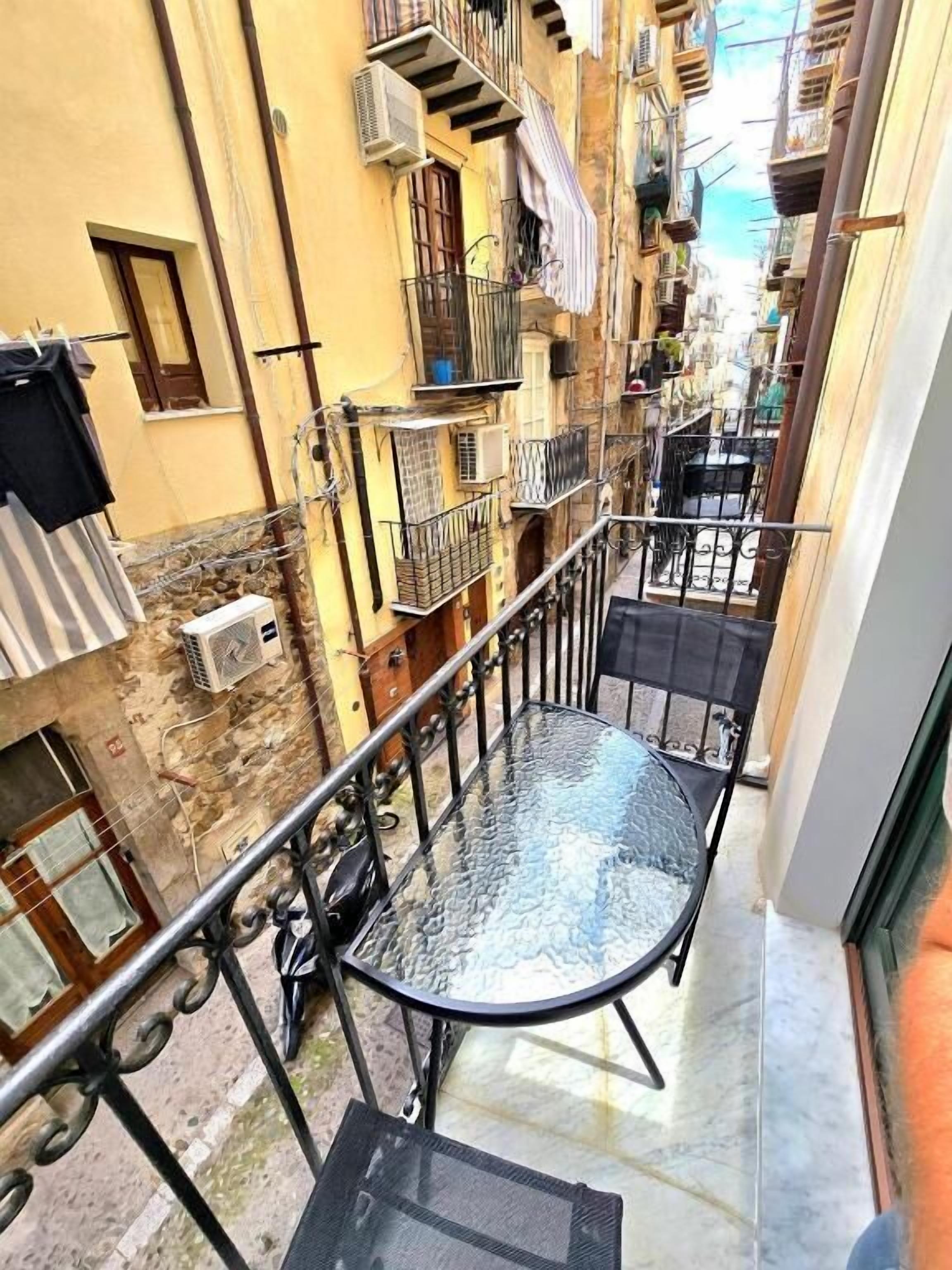 Superior Double Room, Balcony, City View | Outdoor dining