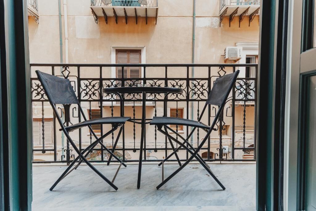 Doppia Deluxe, balcone, vista mare parziale | Balcone