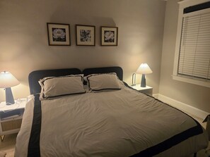 WiFi, bed sheets - Awesome 2-bedroom townhome with AC 2 blocks from Johns Hopkins Bayview Hospital (Baltimore)