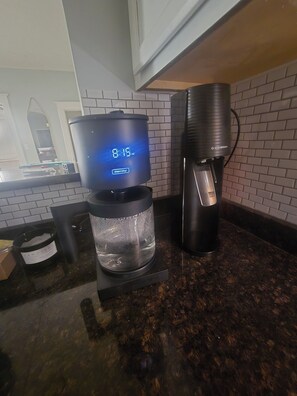 Coffee and/or coffee maker - Awesome 2-bedroom townhome with AC 2 blocks from Johns Hopkins Bayview Hospital (Baltimore)