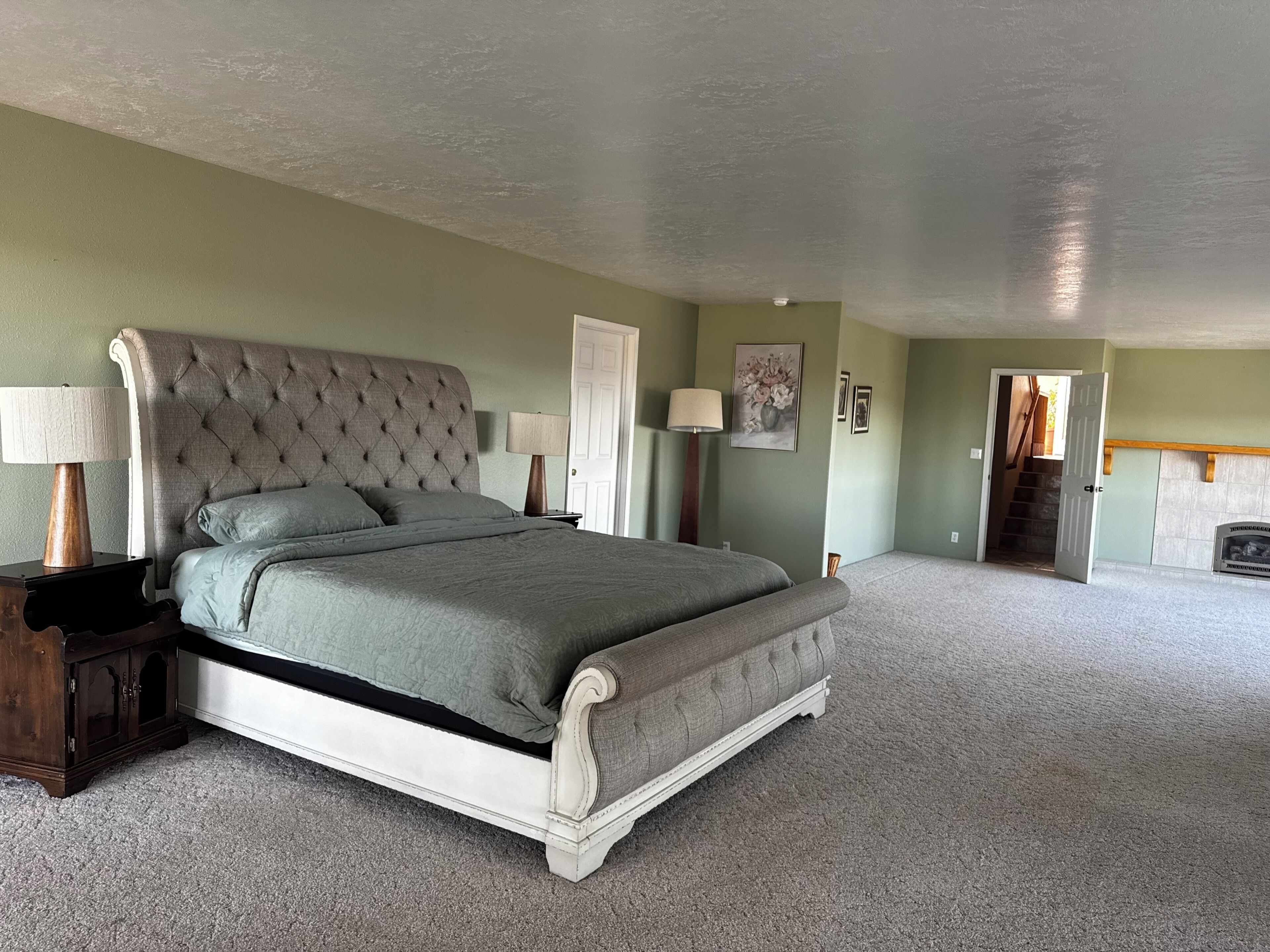 3 bedrooms, iron/ironing board, WiFi (free), bed sheets