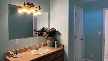 Shower, jetted tub, hair dryer, towels