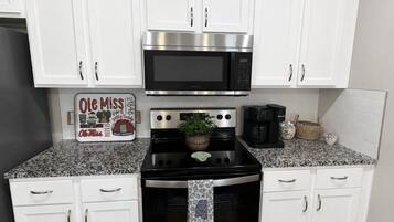 Coffee/tea maker, fridge, microwave, oven