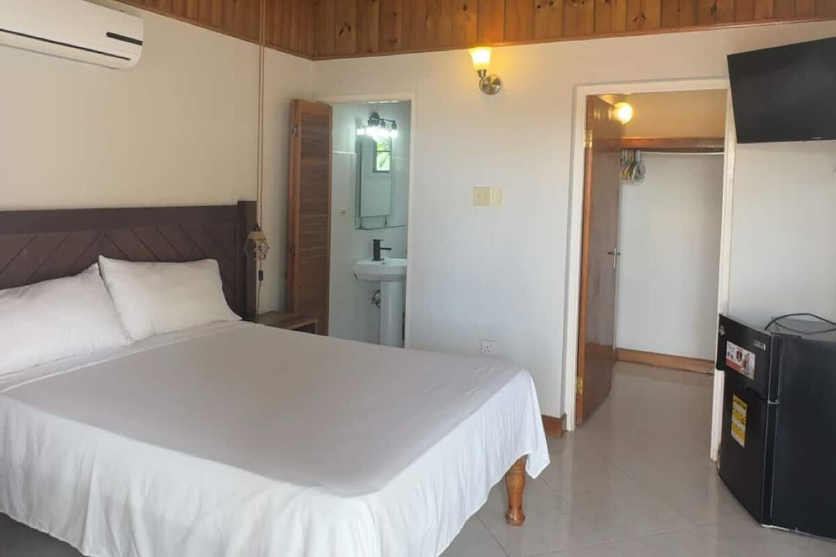 Deluxe Single Room, Balcony, Sea View | In-room safe, blackout drapes, WiFi (free)