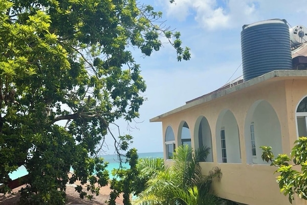Deluxe Single Room, Balcony, Sea View | Property grounds