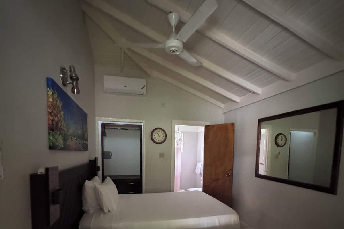Family Room, Patio, Garden View | In-room safe, blackout drapes, WiFi (free)