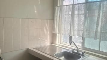Comfort Single Room, Partial Ocean View | Private kitchen
