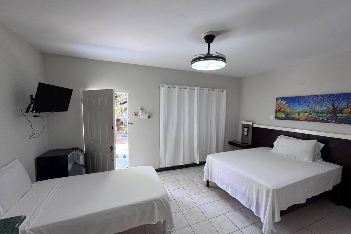 Comfort Single Room, Partial Ocean View | In-room safe, blackout drapes, WiFi (free)