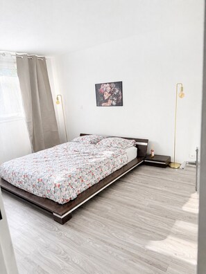 Iron/ironing board, WiFi, bed sheets - Stylish 2-room apartment—Jardin des Plantes—10 minutes from downtown & free private parking (Rouen)