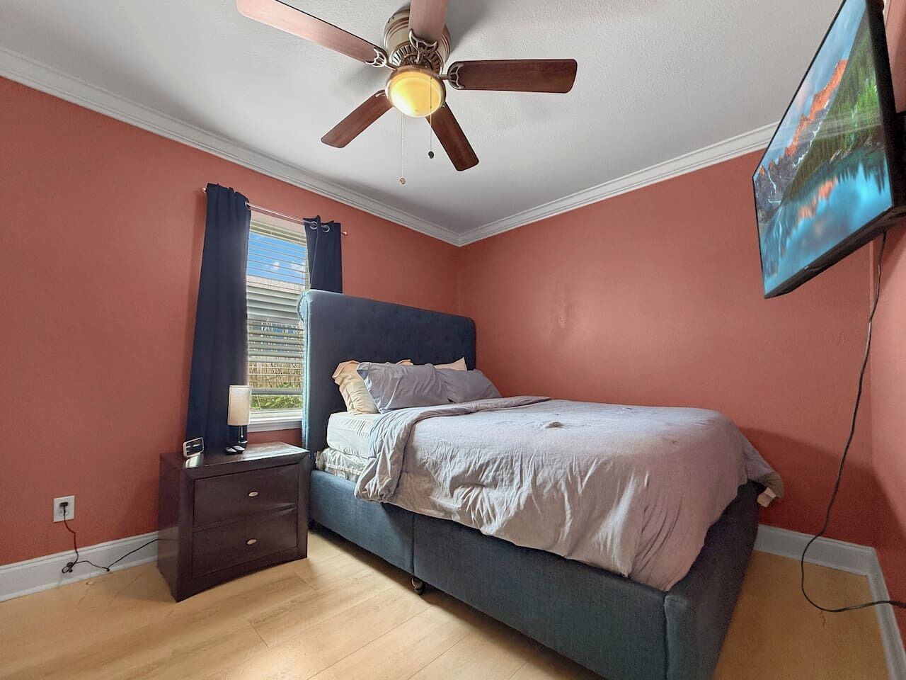 2 bedrooms, bed sheets