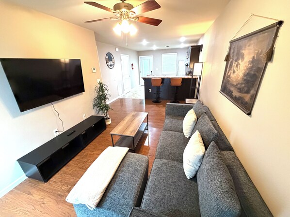 Living area - ACE STAYS -Modern 1BR townhouse in Mount Carmel (Mount Carmel)