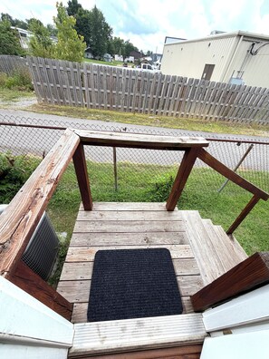 Property grounds - ACE STAYS -Modern 1BR townhouse in Mount Carmel (Mount Carmel)