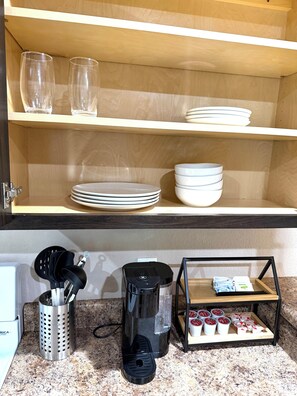 Private kitchen - ACE STAYS -Modern 1BR townhouse in Mount Carmel (Mount Carmel)