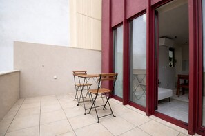 Outdoor dining - Pópulo Studio by House and People (Braga)