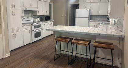 Spacious 3 bedroom 3 Bath & bonus room house in marvelous Springfield with AC