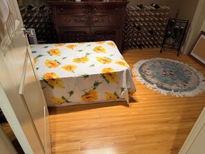 WiFi, bed sheets - Alcove Oceanfront Pebbled Beach House—first level (Sooke)