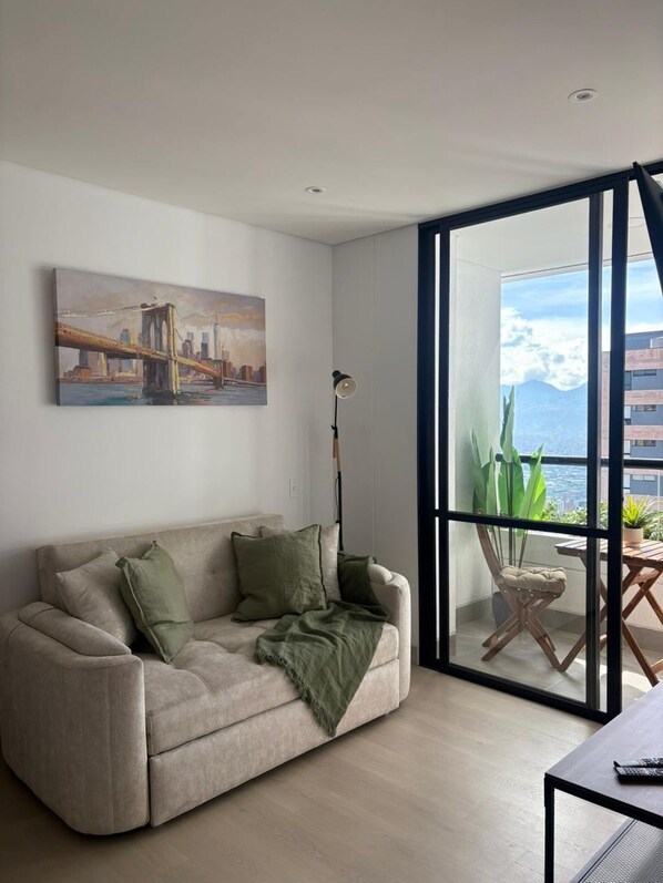 Living area - Modern Apartment in El Poblado | Excellent Location (Medellín)