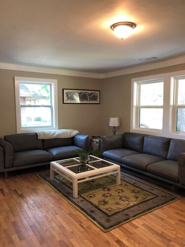 Cottage on Toccoa River, walking distance to restaurants and entertainment.