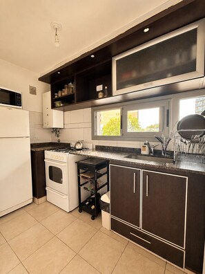Private kitchen - Apartment on Plaza España with a balcony (Córdoba)