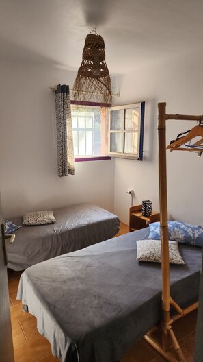 2 bedrooms, WiFi - Country house near the sea (VILAMANISCLE)