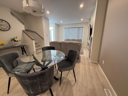 De Executive Luxury Home