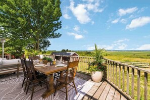 Outdoor dining - GowanBrae Grand Pre - A 250-Year-Old Estate (Grand Pré)