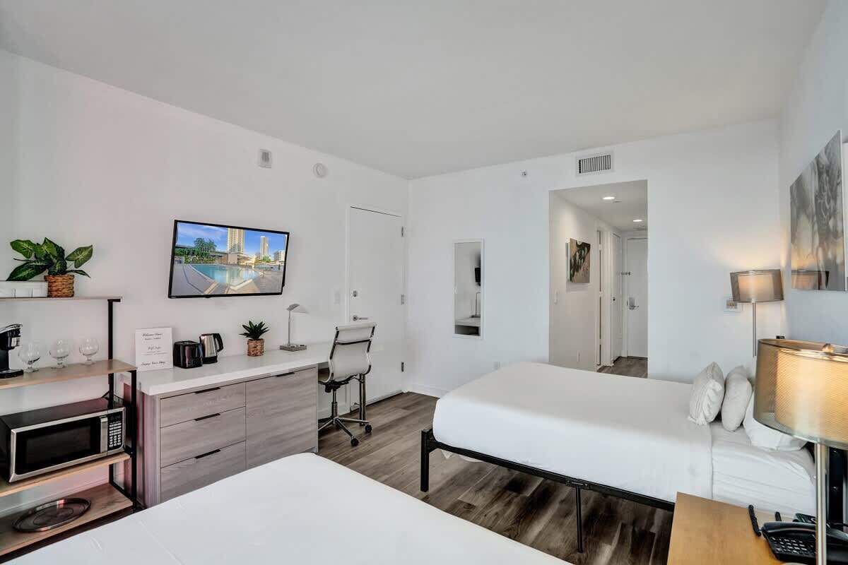 Guest bedroom and ensuite bathroom