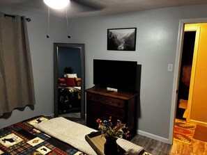 Iron/ironing board, WiFi, bed sheets - King Size 1 Bedroom / Full Bath Condo - 640 sq ft - Blue Knob Trails End (Claysburg)