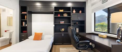 4 bedrooms, desk, iron/ironing board, WiFi