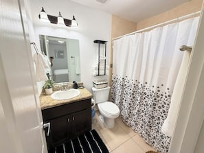Hair dryer, towels, toilet paper - Peaceful Apartments in Edinburg Tx (Edinburg)