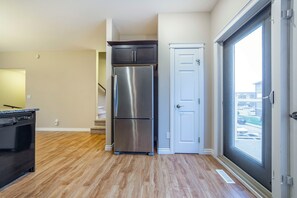 Interior - Luxury 3beds 3bath condo(over 30D 10% discount) (Saskatoon)