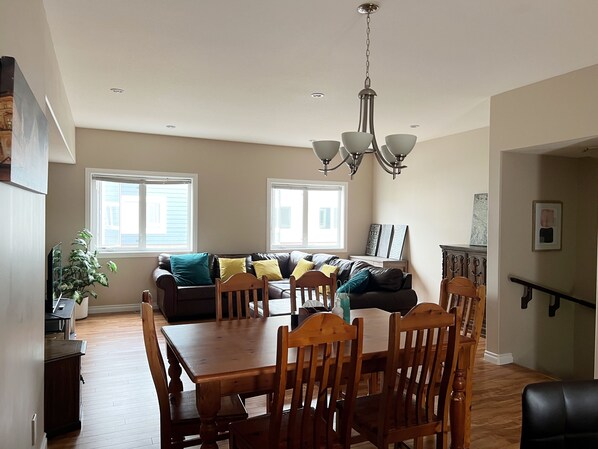 Interior - Luxury 3beds 3bath condo(over 30D 10% discount) (Saskatoon)