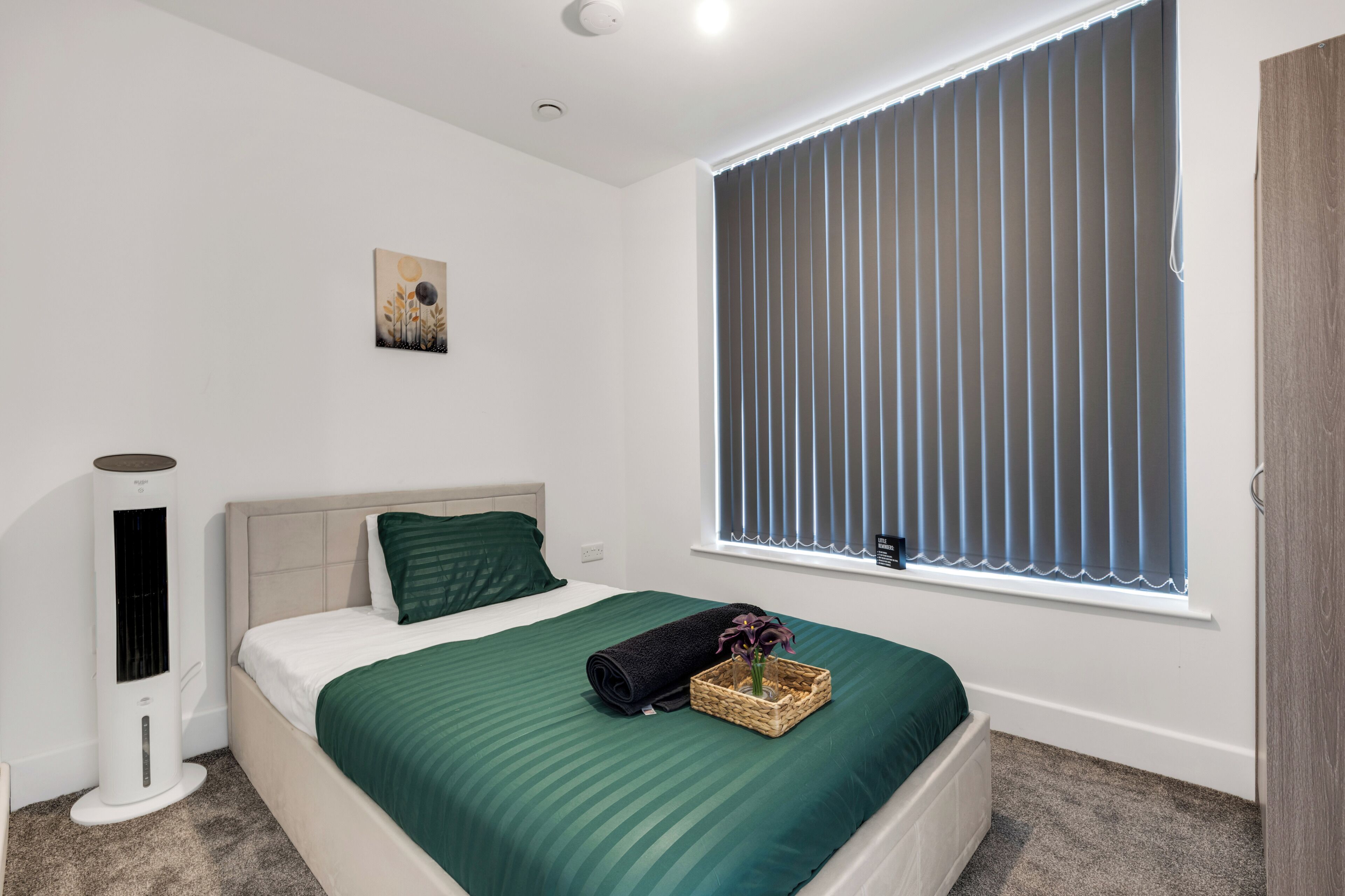 2 bedrooms, iron/ironing board, bed sheets