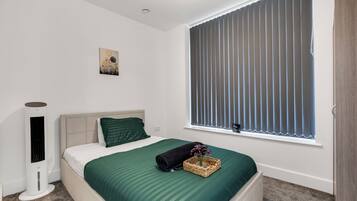 2 bedrooms, iron/ironing board, bed sheets
