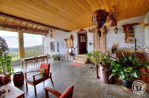 Outdoor dining - Vrbo Property (TERNAND)