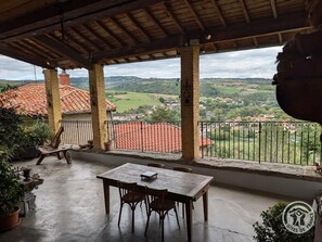 Outdoor dining - Vrbo Property (TERNAND)