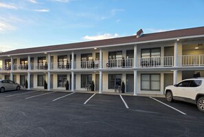 Exterior - 2-Bedroom Suite at Continental Inn Downtown Cheboygan.Free Continental Breakfast (Cheboygan)