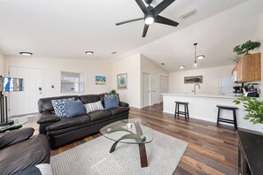 Smart TV, books - The Villages Villa Between Brownwood and Lake Sumter with Golf Cart (The Villages)