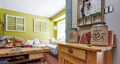 Room-french Nest, Private Bathroom! Chec