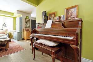 Room, 1 Bedroom, Fireplace | Interior