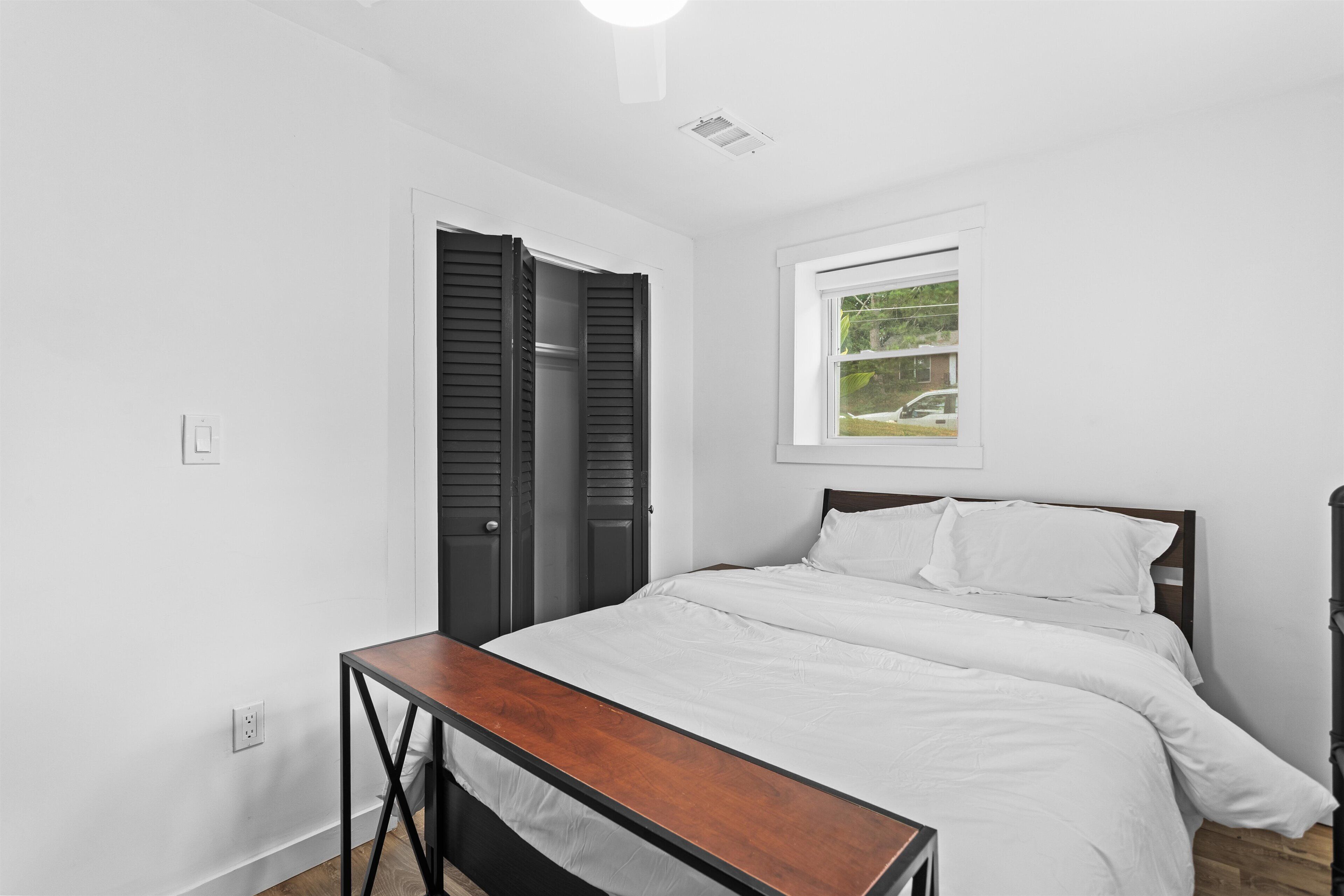 Iron/ironing board, Internet, bed sheets