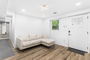 Interior - Fantastic 2-bedroom house with AC in vibrant Atlanta (Atlanta)