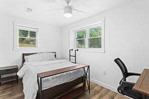 Room - Fantastic 2-bedroom house with AC in vibrant Atlanta (Atlanta)