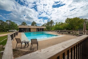 Pool - Beaver Lake Zook – Modern Tiny Cabin Stay in NWA (Rogers)