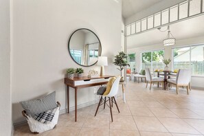 Interior - Spacious & Stylish Stay – Lux Great Rate (Katy)