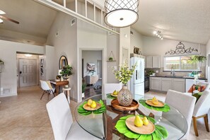 Interior - Spacious & Stylish Stay – Lux Great Rate (Katy)